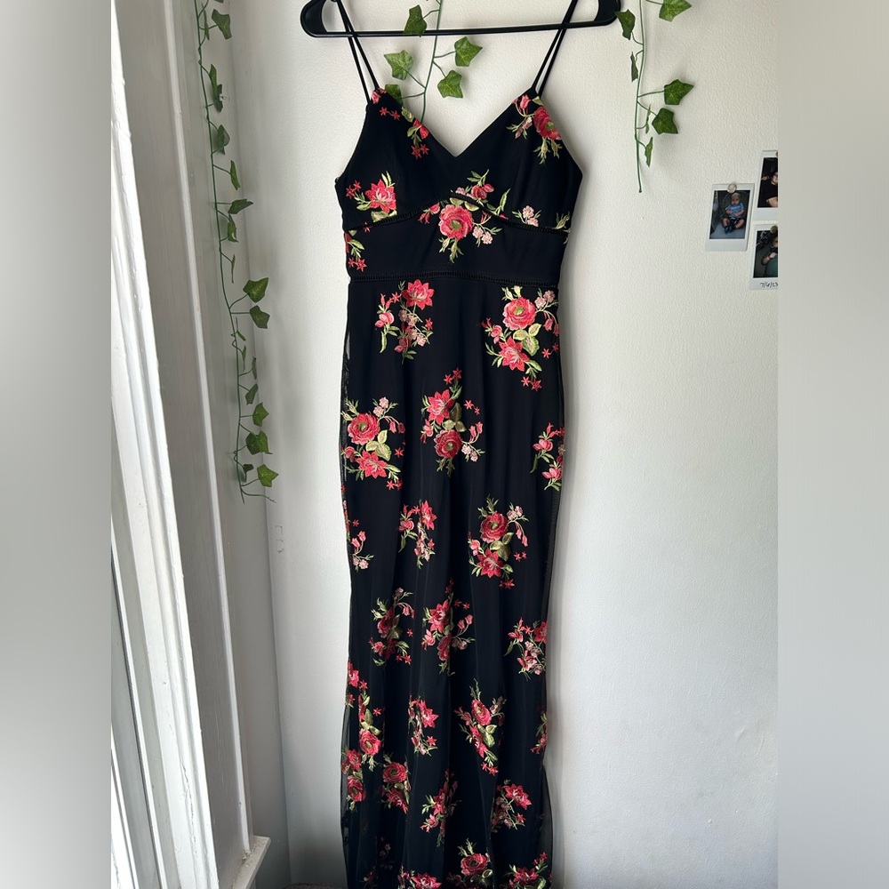 Gianni Bini Black Formal Dress with embroidered Floral Design. Size 5